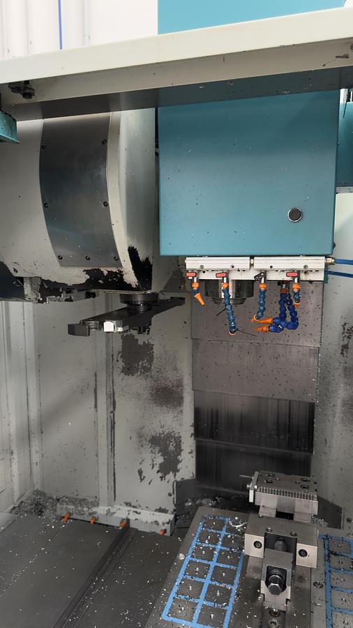 Usato CENTRO DI LAVORO VERTICALE CNS