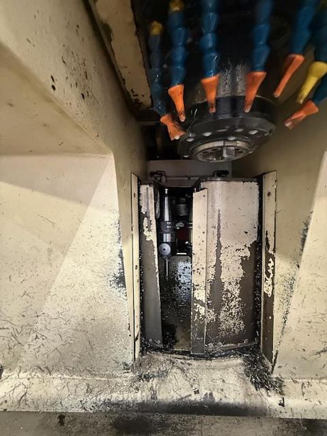 Usato CENTRO DI LAVORO A MONTANTE MOBILE HEDELIUS C80