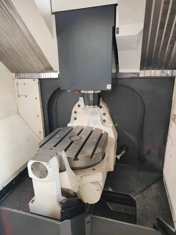 Usato Centro di lavoro a 5 assi Mazak Variaxis J600