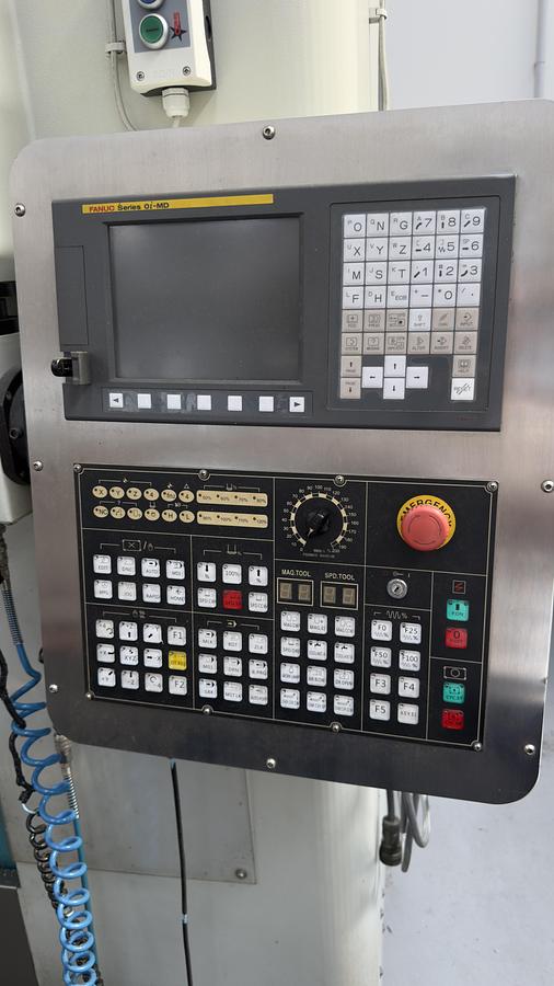 Usato CENTRO DI LAVORO VERTICALE CNS