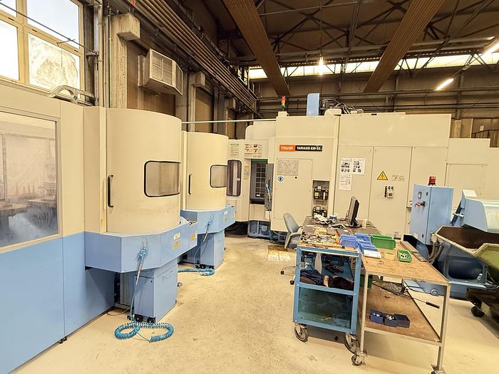 Usato 2003 MAZAK CENTRO 5 ASSI VARIAXIS 630-5X COMPLETO DI SISTEMA PALLETECH