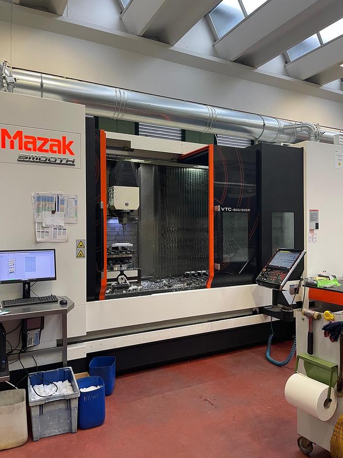 Usato CENTRO DI LAVORO VERTICALE 5 ASSI MAZAK USATO
