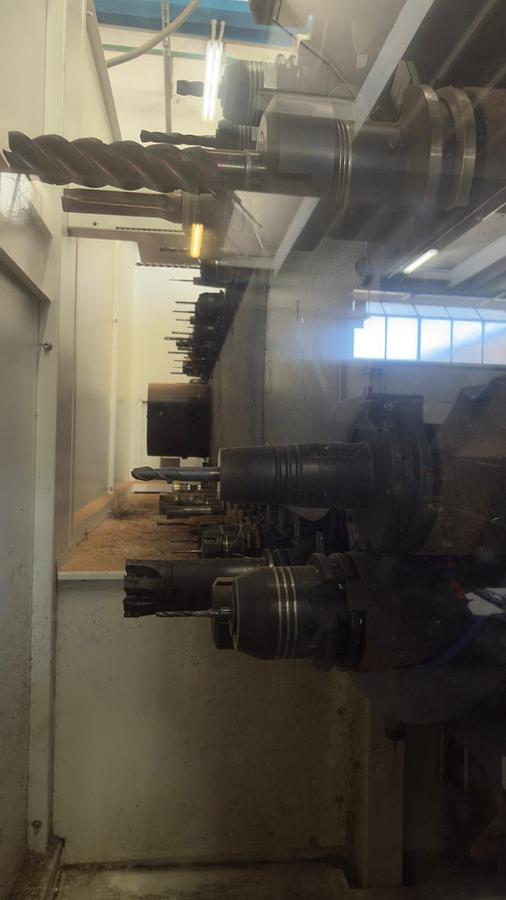 Usato Centro di lavoro verticale a 5 assi simultanei Mazak C 600