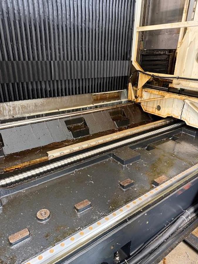 Usato CENTRO DI LAVORO VERTICALE 5 ASSI MAZAK USATO
