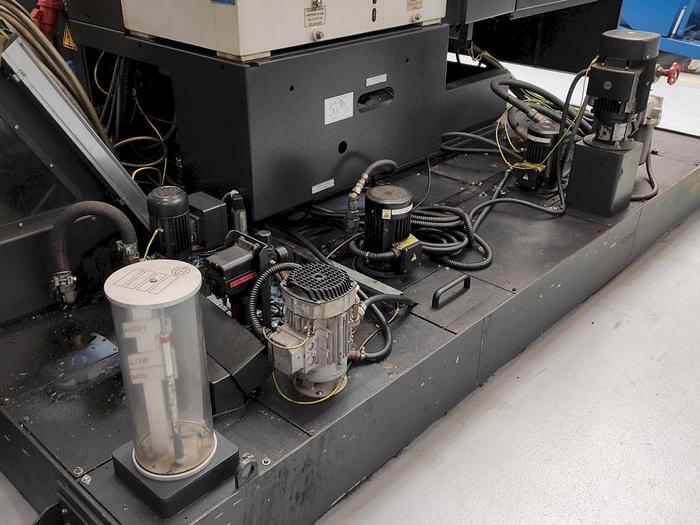 Usato 2004 MAZAK VARIAXIS 630-5X