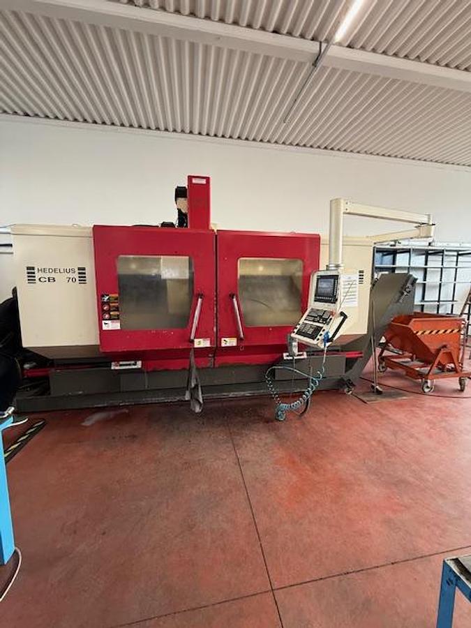 Usato CENTRO DI LAVORO A MONTANTE MOBILE HEDELIUS C80