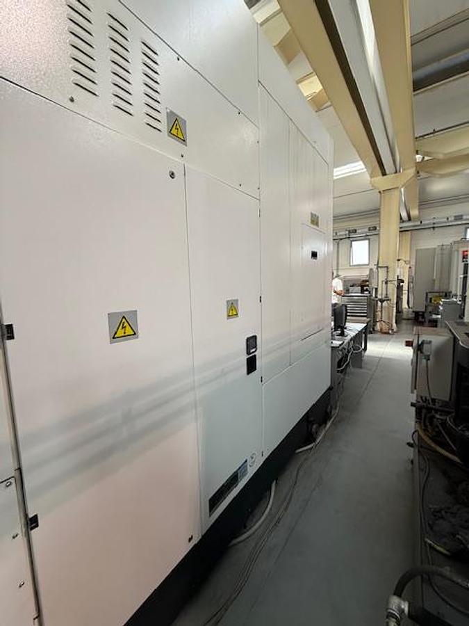 Usato CENTRO DI LAVORO VERTICALE 5 ASSI MAZAK USATO