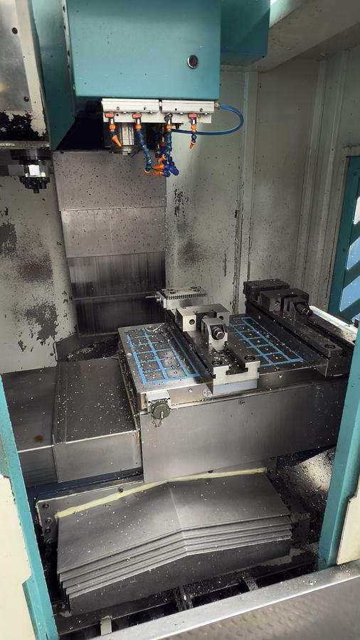 Usato CENTRO DI LAVORO VERTICALE CNS