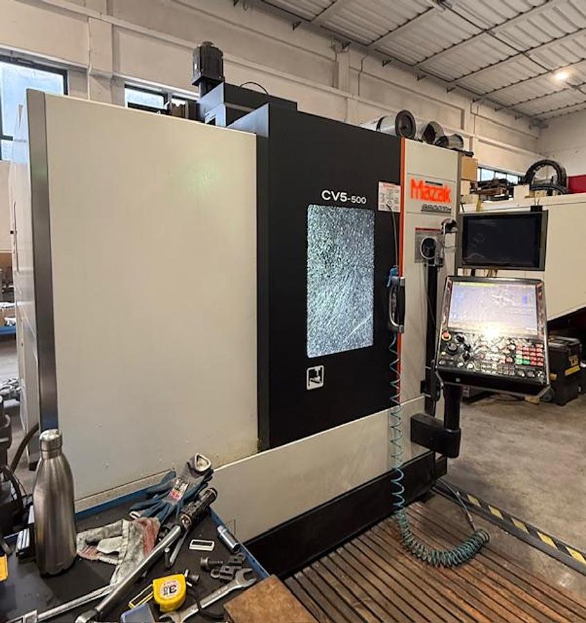 Usato Centro di lavoro verticale 5 assi Mazak CV 5 500