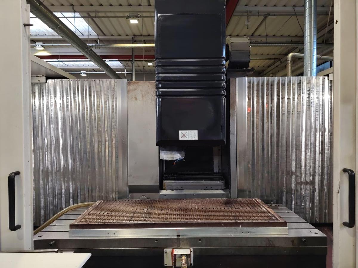 Usato CENTRO VERTICALE A MONTANTE MOBILE MAZAK Mod. VTC-300 C