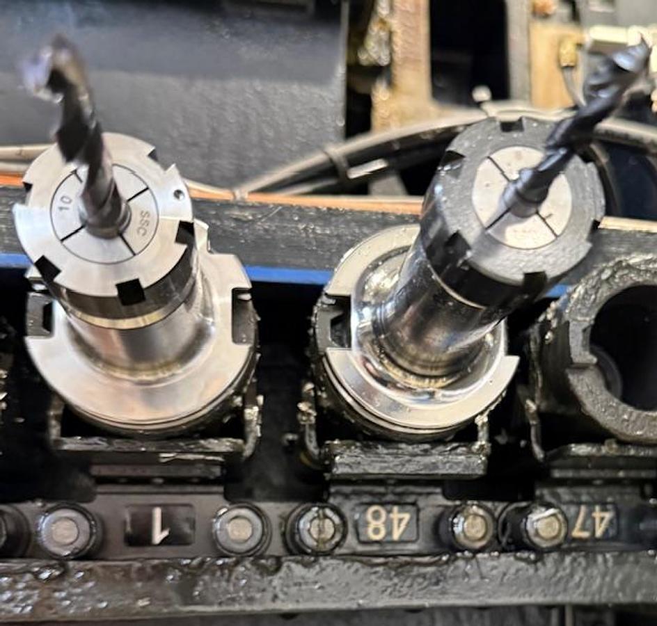 Usato Centro di lavoro verticale 5 assi Mazak CV 5 500