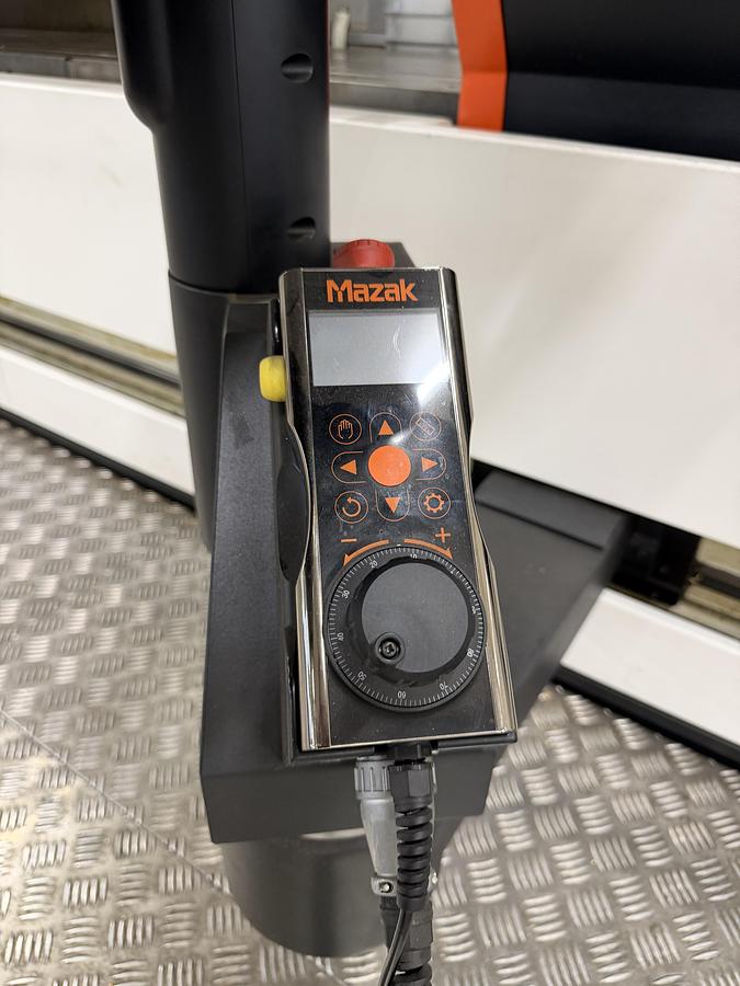 Usato CENTRO DI LAVORO VERTICALE 5 ASSI MAZAK USATO