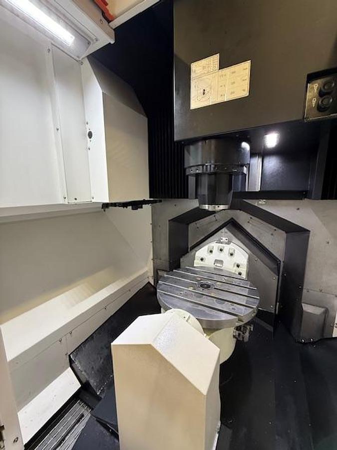 Usato Centro di lavoro a 5 assi Mazak Mod. CV5-500