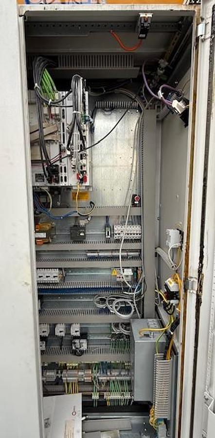 Usato Centro di lavoro verticale usato 5 assi HERMLE Mod. C30
