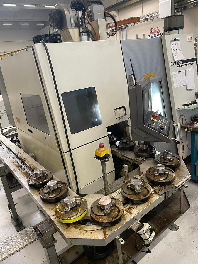 Usato TORNIO VERTICALE ROVESCIATO GILDEMEISTER CTV 250M