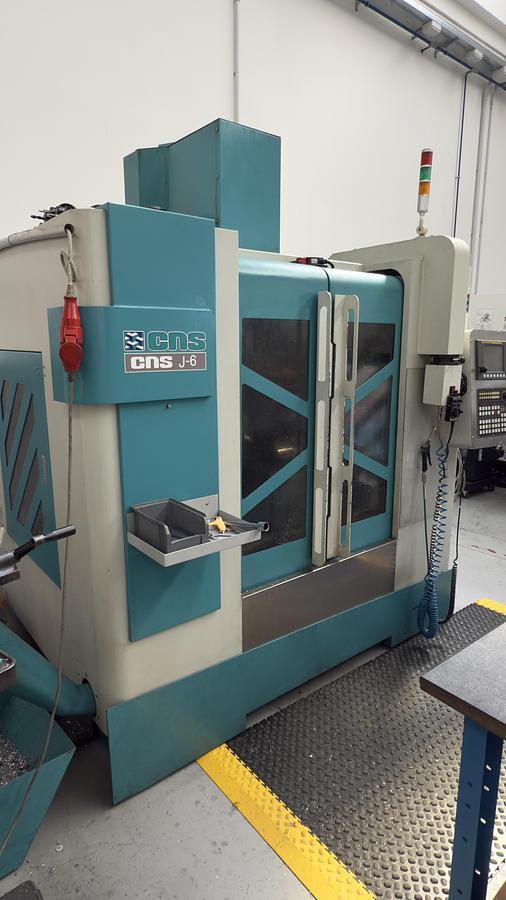 Usato CENTRO DI LAVORO VERTICALE CNS