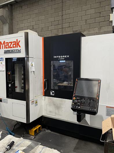 Usato CENTRO MULTITASKING MAZAK J200