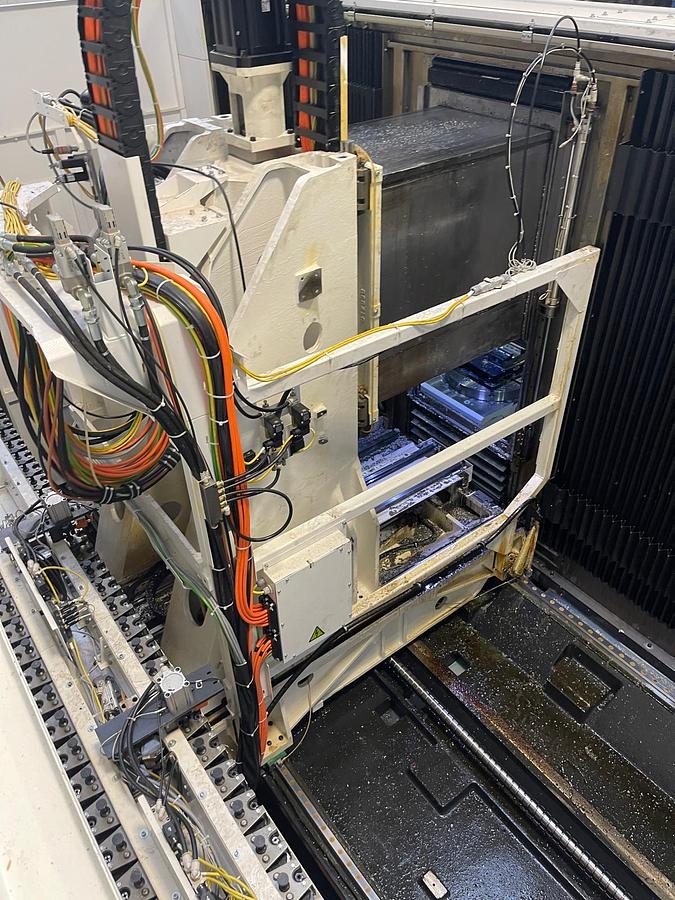 Usato CENTRO DI LAVORO VERTICALE 5 ASSI MAZAK USATO