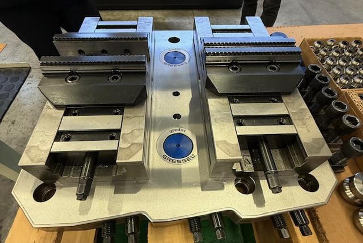 Usato Centro di lavoro a 5 assi Mazak Mod. CV5-500