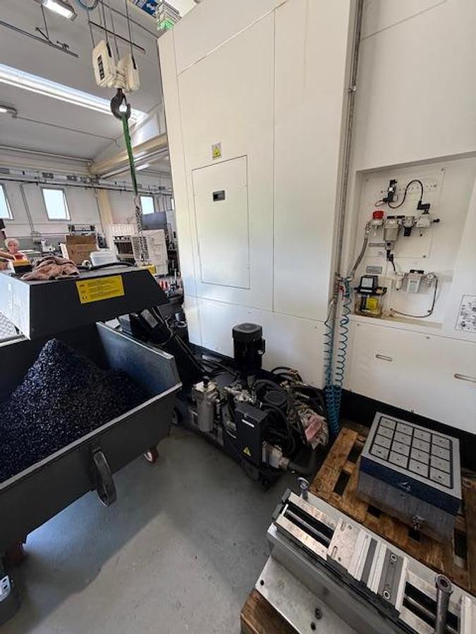 Usato CENTRO DI LAVORO VERTICALE 5 ASSI MAZAK USATO