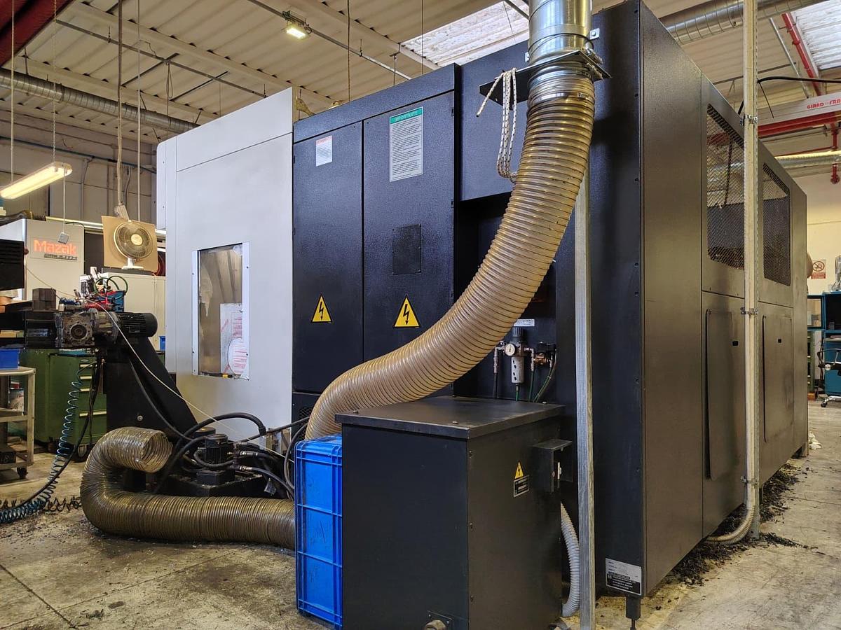 Usato CENTRO VERTICALE A MONTANTE MOBILE MAZAK Mod. VTC-300 C