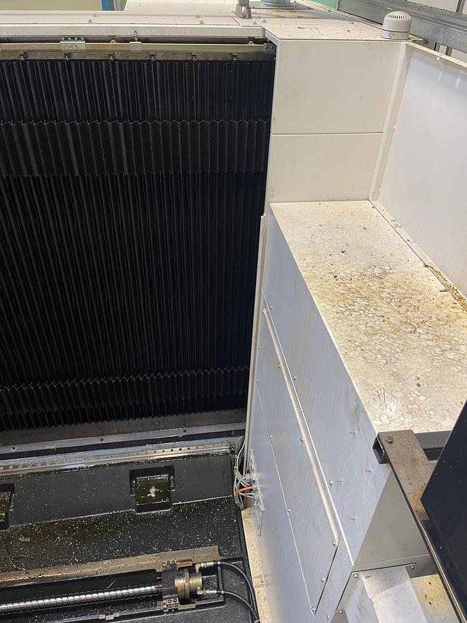 Usato CENTRO DI LAVORO VERTICALE 5 ASSI MAZAK USATO
