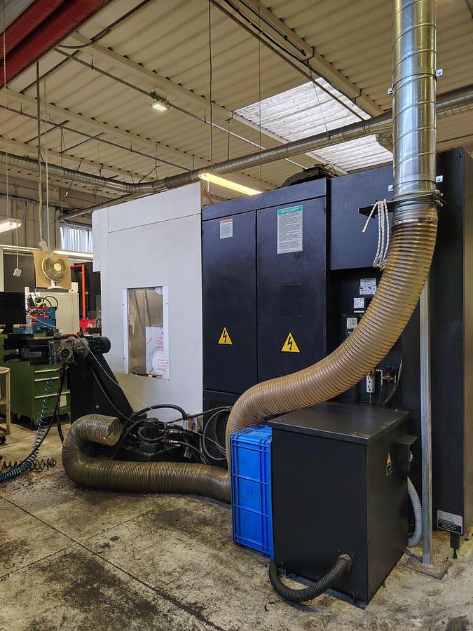 Usato CENTRO VERTICALE A MONTANTE MOBILE MAZAK Mod. VTC-300 C