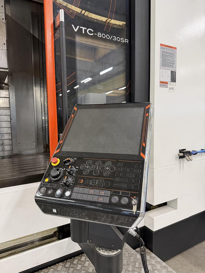 Usato CENTRO DI LAVORO VERTICALE 5 ASSI MAZAK USATO