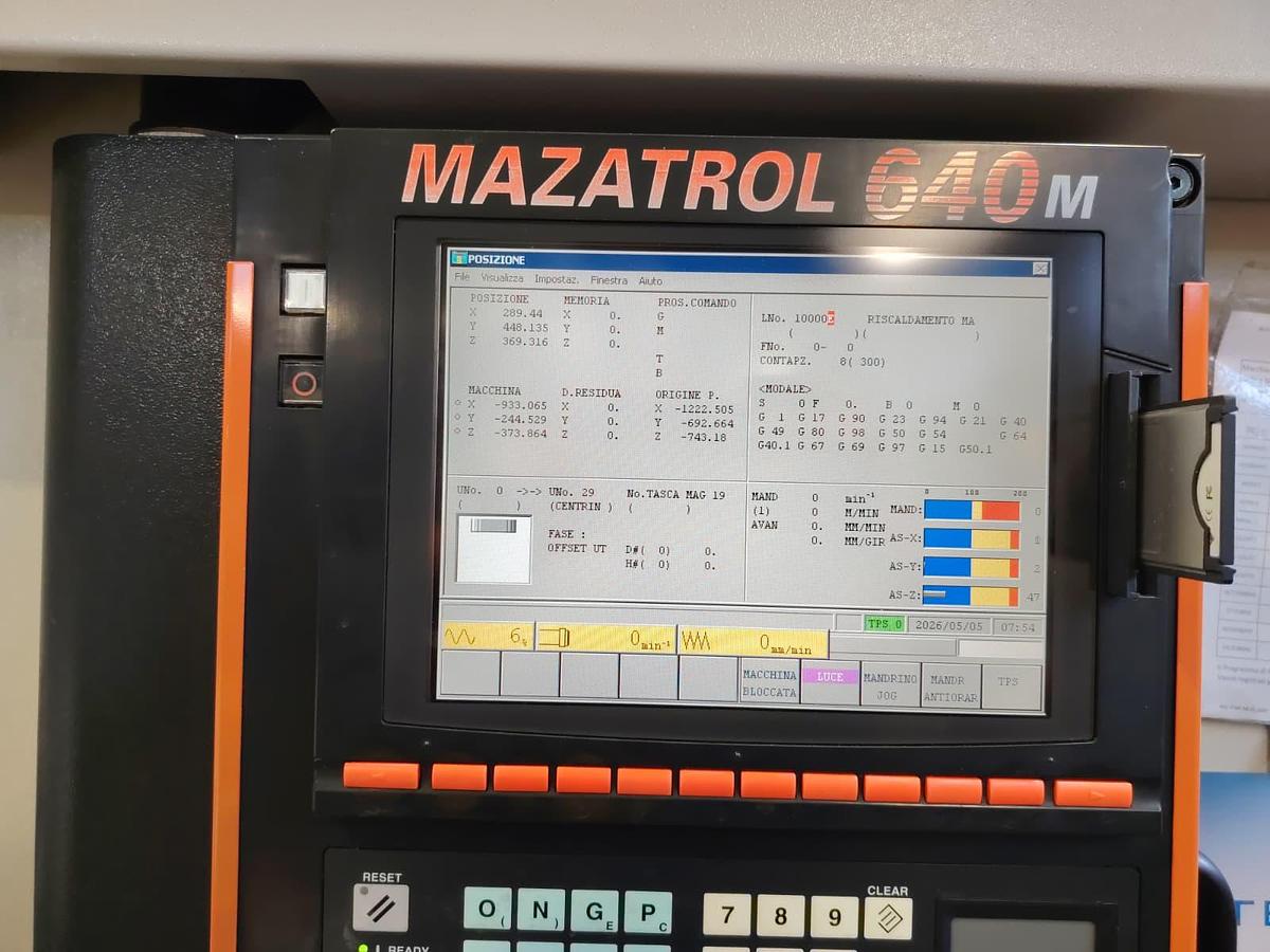 Usato CENTRO VERTICALE A MONTANTE MOBILE MAZAK Mod. VTC-300 C