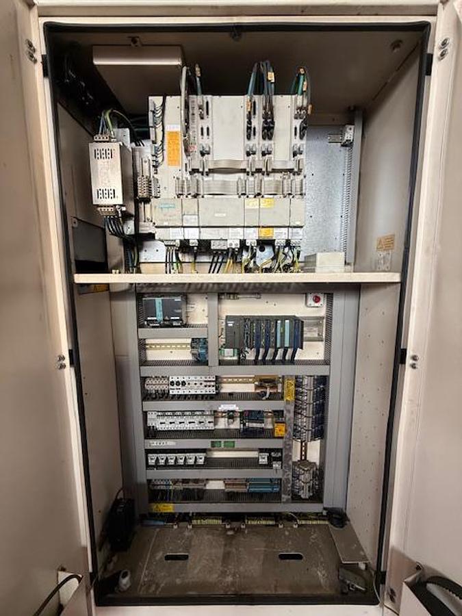 Usato CENTRO DI LAVORO A MONTANTE MOBILE HEDELIUS C80