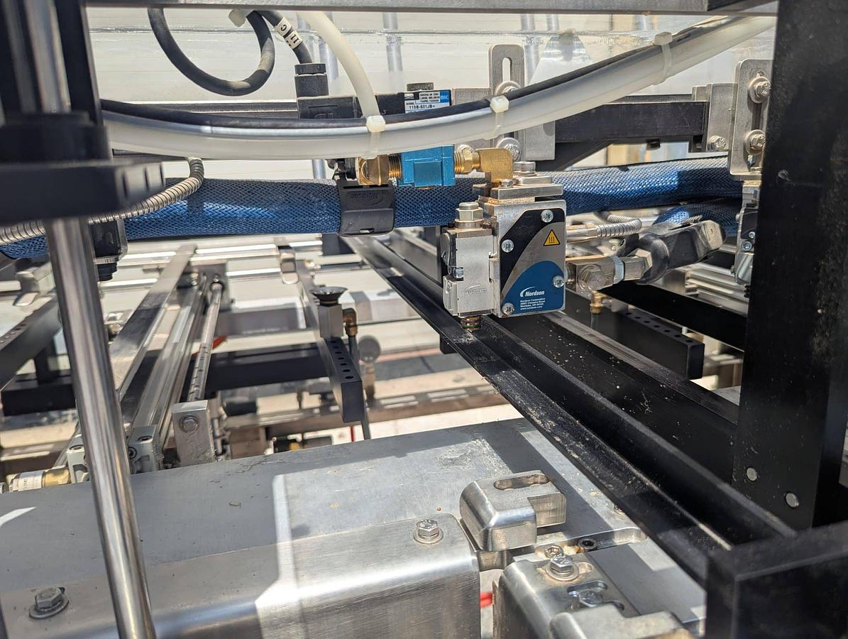 Used Econocorp Dual-Mandrel Tray Former w/ Nordson