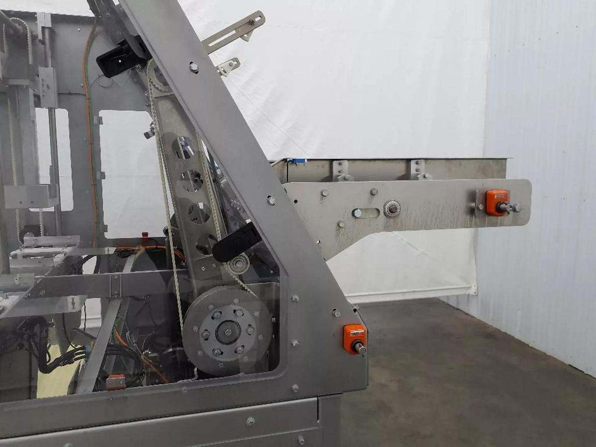 Used Switchback SLS72D-3 Self-Locking Tray Former