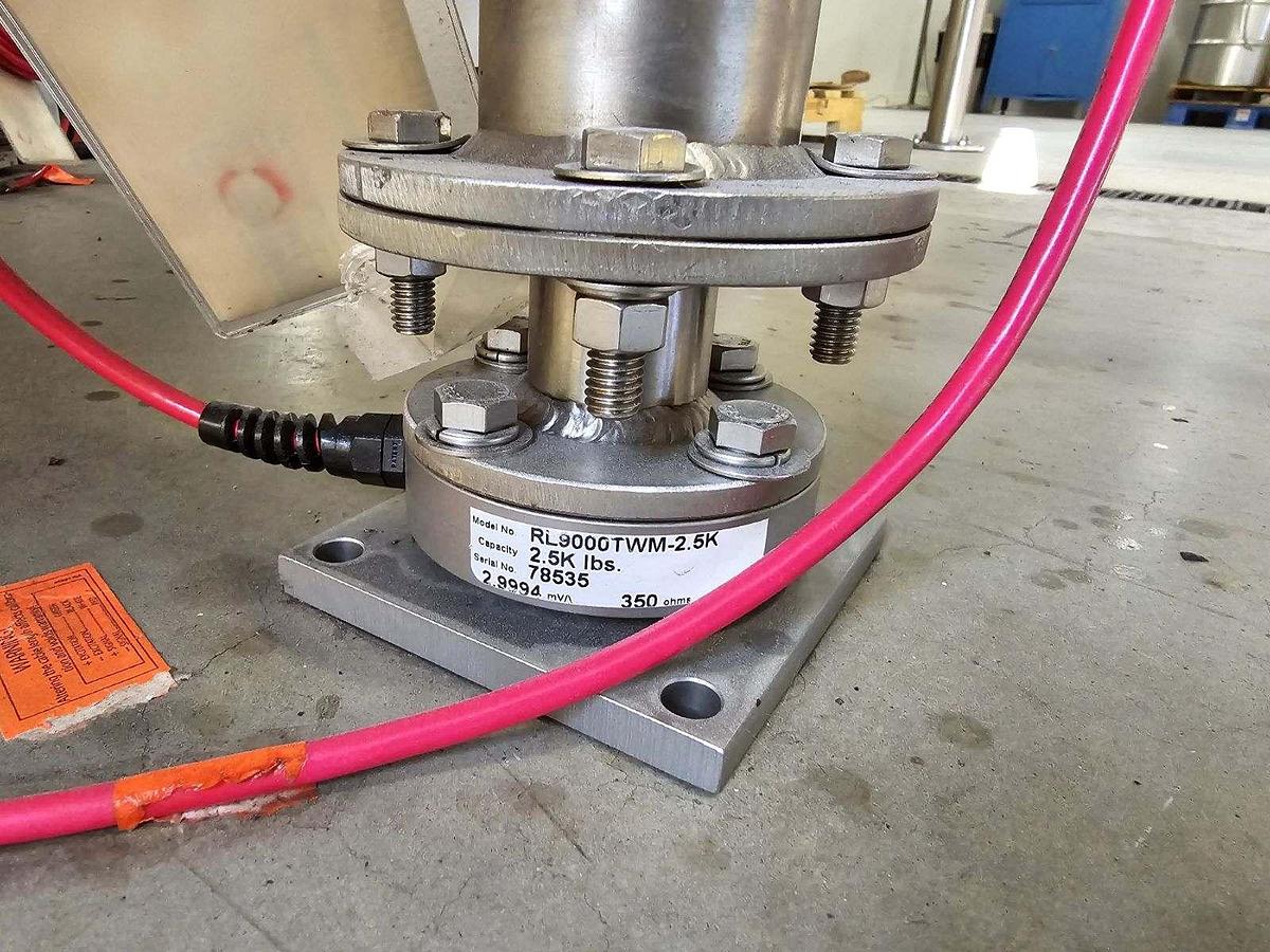 Used STEEL PRO INC 450 Gal with Load cells