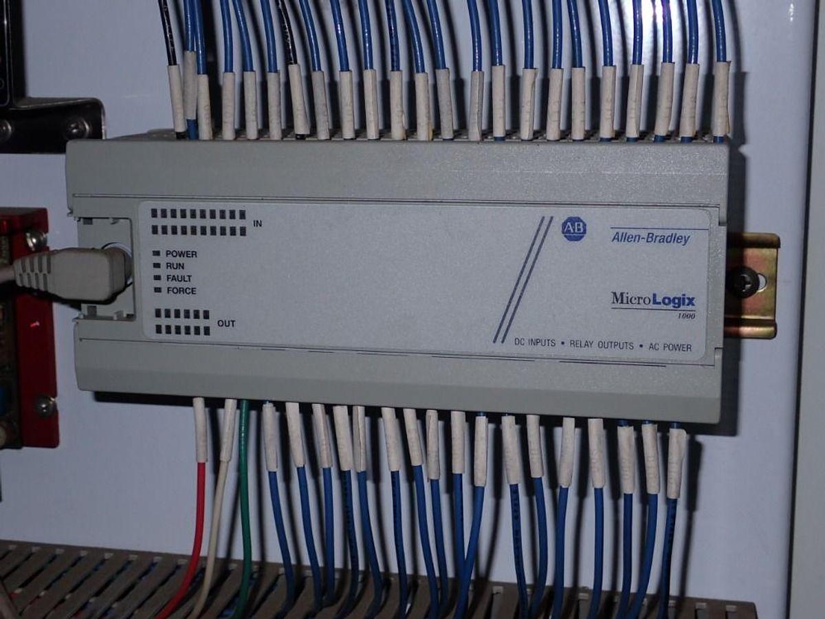 Used 2001 Hamrick Top Case Sealer w/Hot Melt