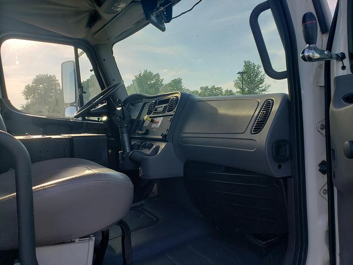 Used LOOK!! 2004 Freightliner FL70 w/ Altec TA37M Bucket Truck