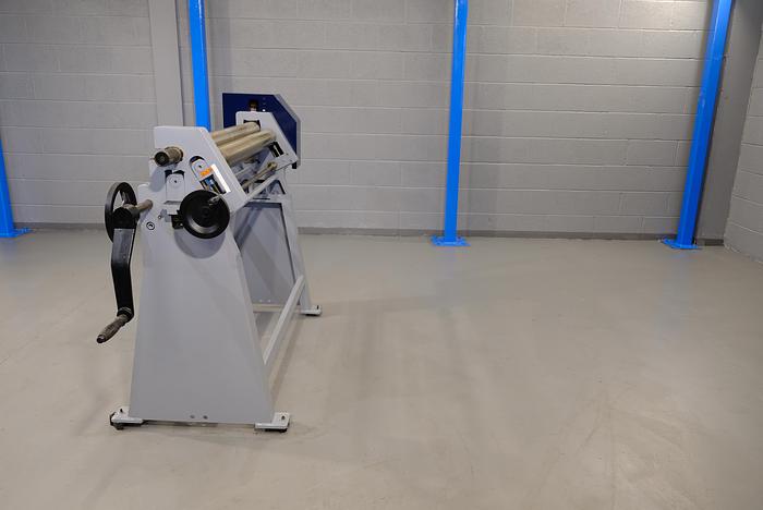 UZMA RS model Hand operated geared Bending rollers 90mm diameter