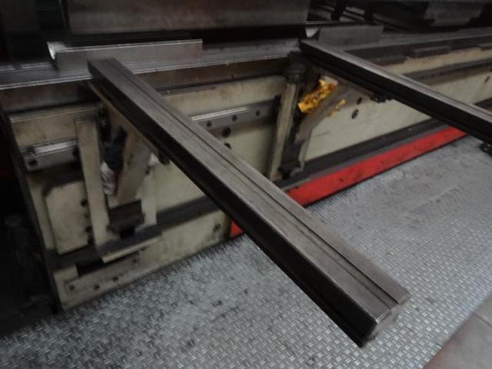 Utilisé Presse plieuse CNC marque BEYELER