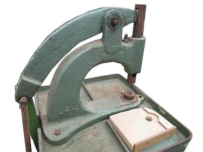 Used Handy Button Machine