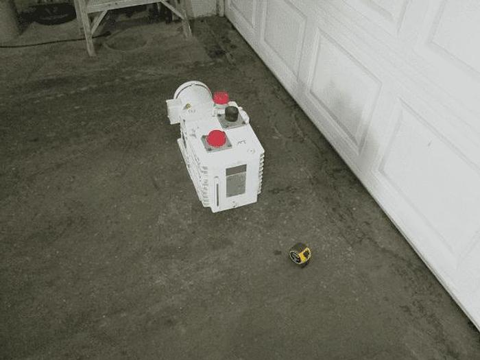 Used LEYBOLD-HERAELUS VACUUM PUMP – 1.5 HP