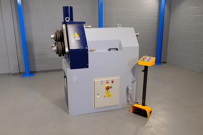 UZMA HPK 60 section roller hydraulic operation