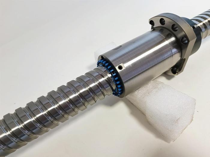 Gebraucht Geschliffener Präzisions Kugelgewindetrieb mit Lager, D40 mm, 908 mm, Steinmeyer, neu