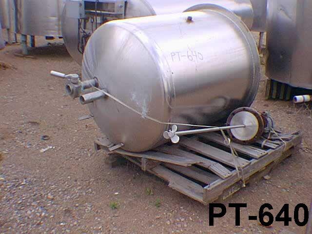 Usado 200 GALLON MIX TANK.  COORS