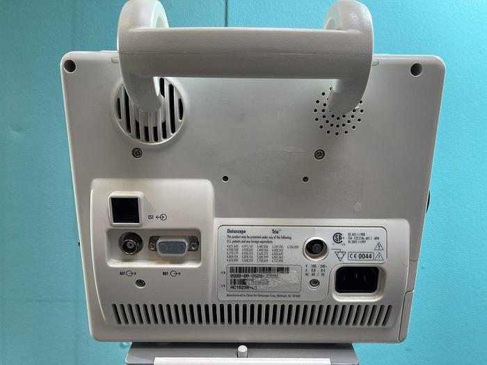 Used Mindray Datascope Trio Patientenmonitor auf Trolley mit Manschette, EKG Kabel und SpO2 Fingersensor