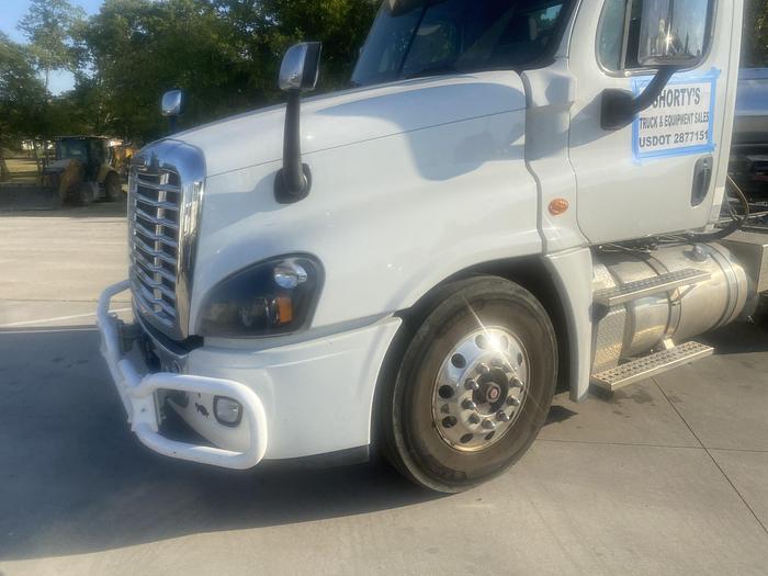 Used 2018 Freightliner Cascadia