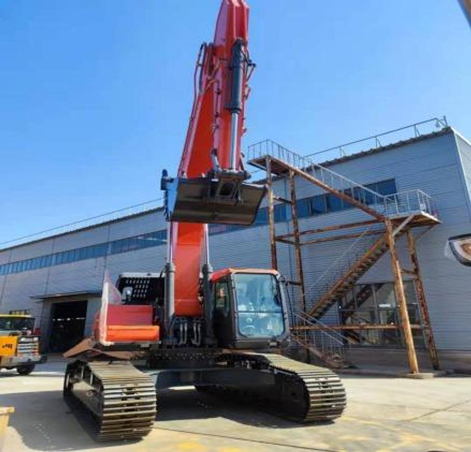 EXCAVATOR DT520