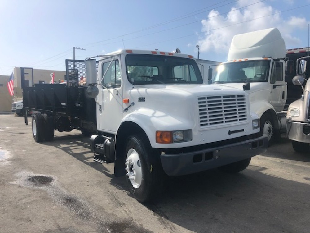 2000 INTERNATIONAL 4900 FLATBED TRUCK