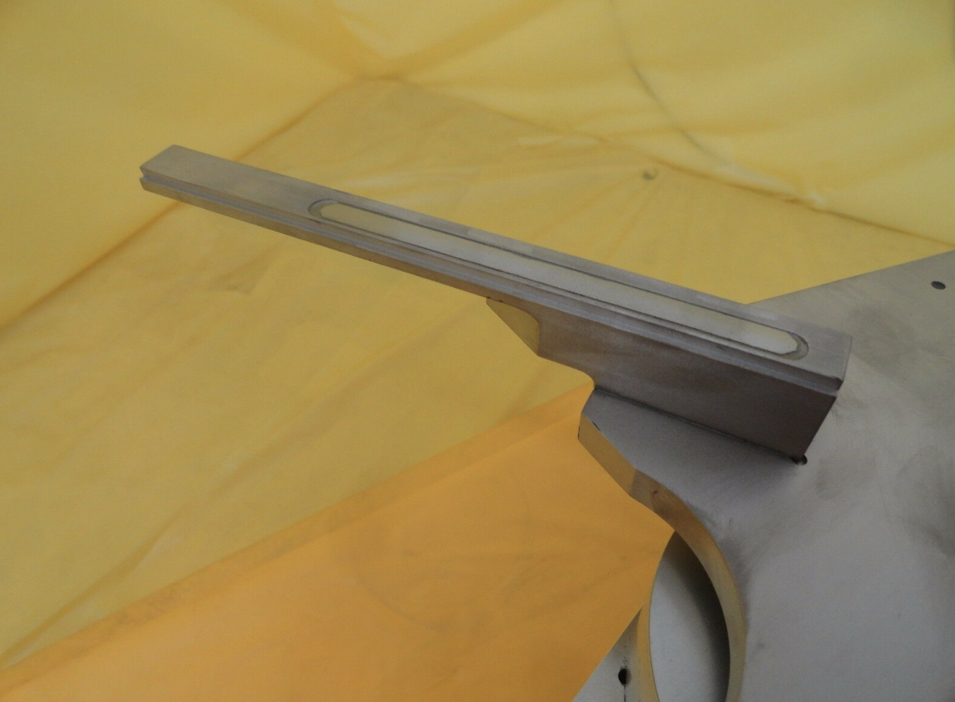 Used KAWASAKI NS110C-B001 Chuckbot Robot 4K192-238-3 NSR-S307E 300mm DUV As-Is