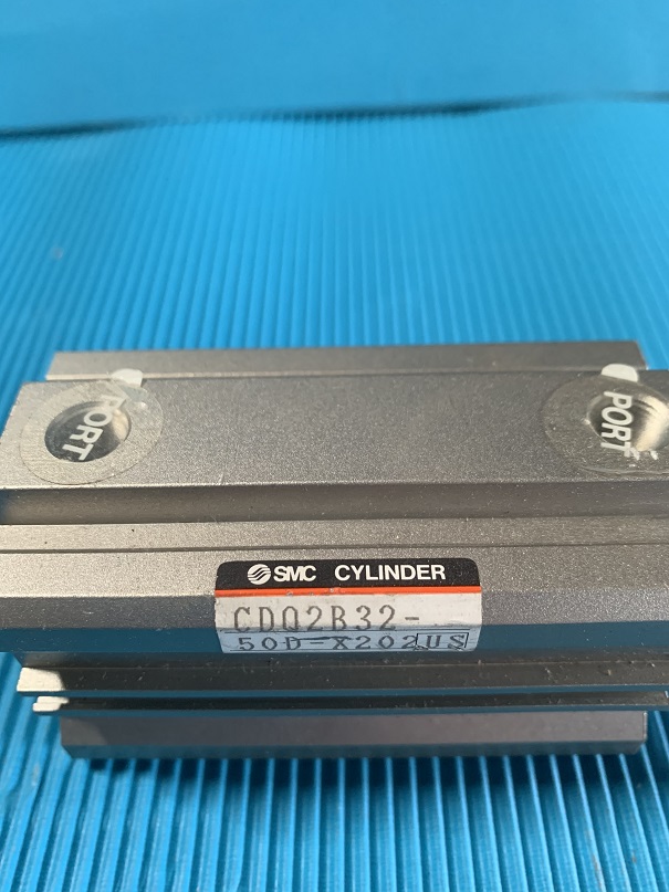 Used SMC Air Cylinder CDQ2B32-50D-X202