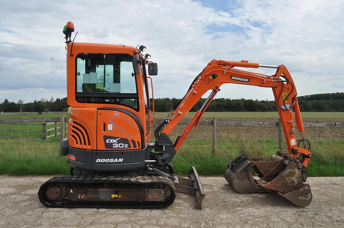 Used 2017 DOOSAN DX27Z