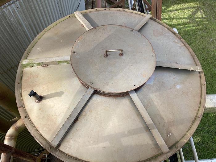 Used Used approximately 2,200 gallon stainless steel vertical tank